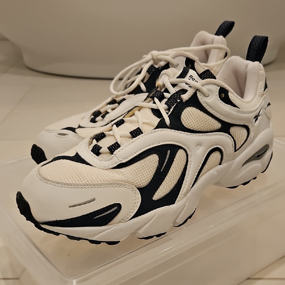 NWOT 'Vintage' Reebok Classic DMX White and Navy Sneakers Size 9.5